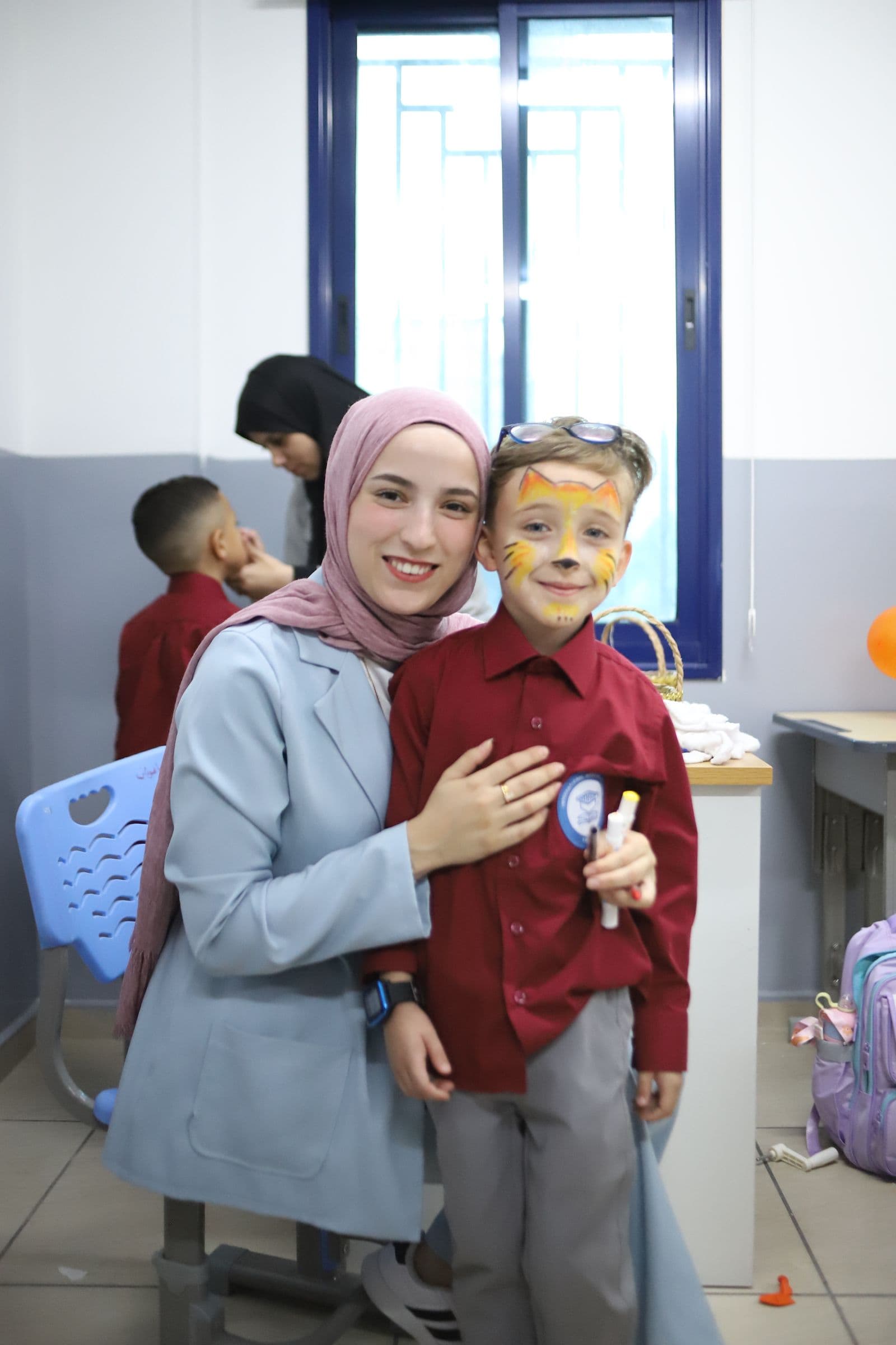 معلّمة من إيماس تتعلّم مع الطلبة